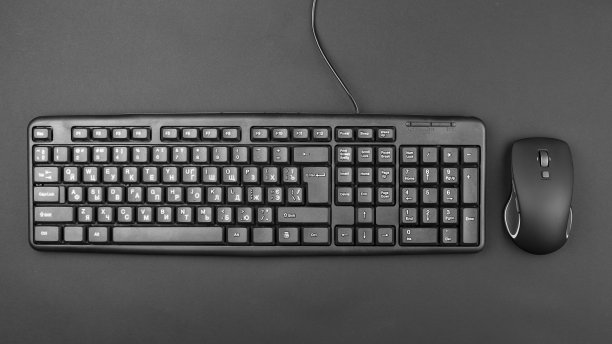 带线的电脑键盘和无线鼠标图片下载