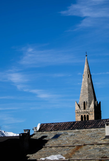 教会和尖塔图片下载