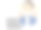 一个穿蓝灰色衣服的老人。他使用个人电脑。图片下载