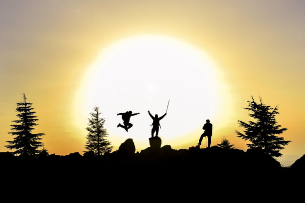 成功的积极和充满活力的登山队图片下载