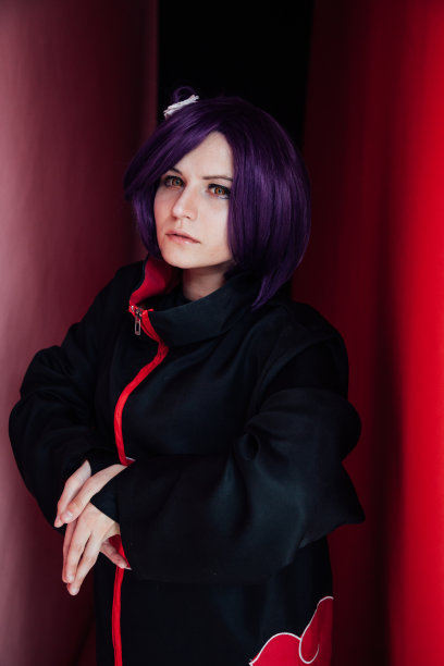 紫色头发的动漫角色扮演女孩图片下载