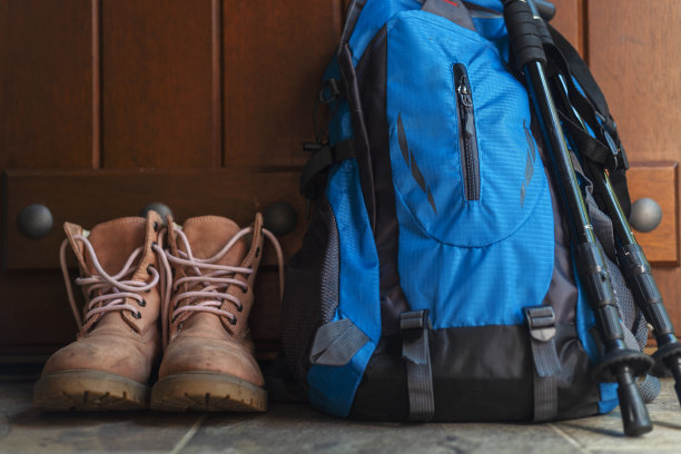 徒步旅行者的工具和设备图片下载