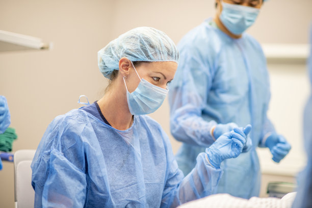 全套传染病防护装备的医疗团队照片图片下载