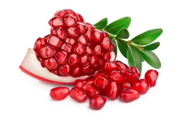 石榴片孤立在白色背景与裁剪路径和全景深的领域。图片下载