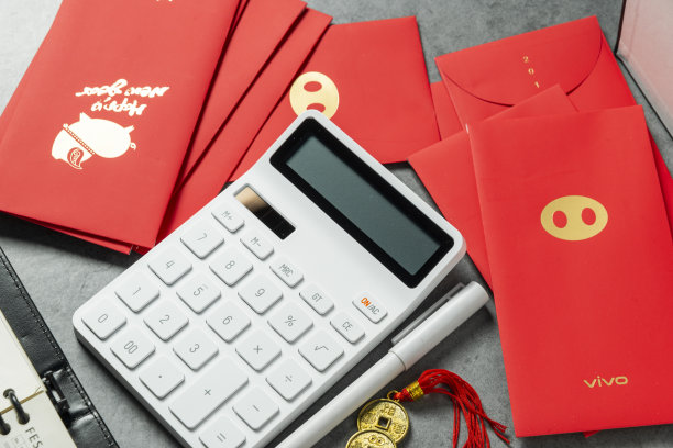 桌子上有一个计算器图片下载