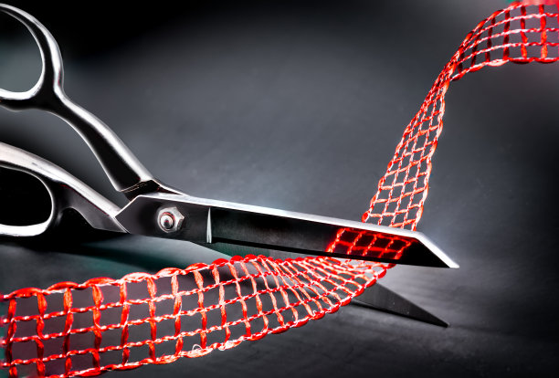 剪刀剪红丝带图片下载