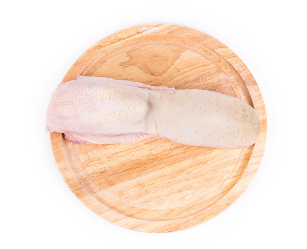 生牛舌木切盘。图片下载