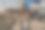 戴飞行员帽微笑的父亲指向前方图片下载