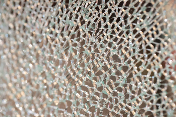 破碎的安全回火玻璃背景和纹理。破碎的玻璃。图片下载