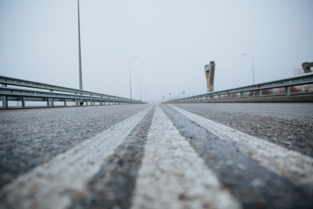 路上的分界线图片下载