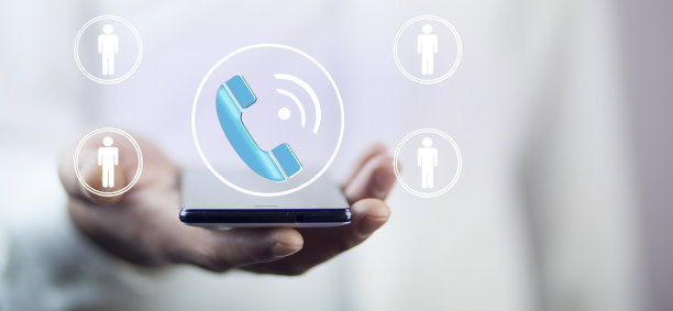 男人手持电话和人的图标在屏幕上图片下载