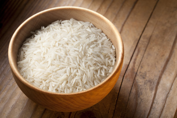 木碗里的印度香米图片下载
