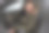 年轻有吸引力的白人男子坐在他的汽车的方向盘阳光明媚的冬天的一天。图片下载
