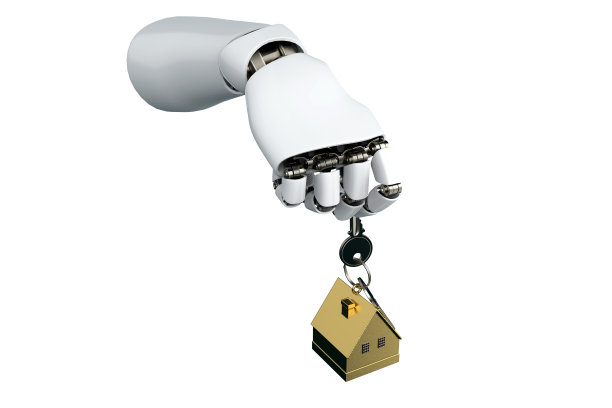 房子模型和钥匙在家庭保险经纪人代理机器人或推销员手中。房地产代理提供房屋，财产保险和安全，经济适用房概念库存照片图片下载