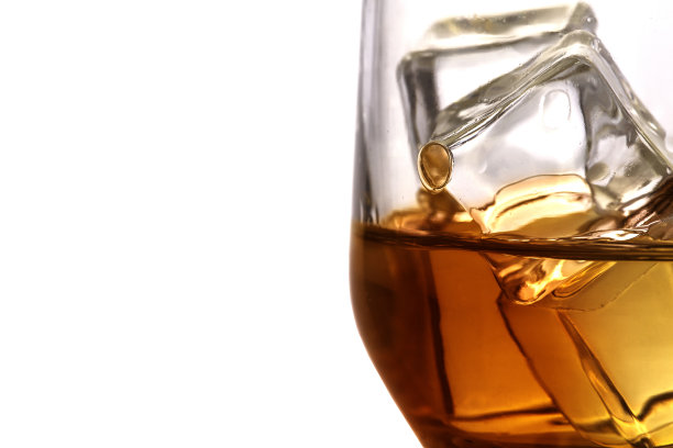 冰冷的酒精杯图片下载