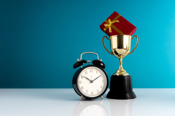 奖品和红色礼物的概念。图片下载