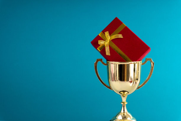 奖品和红色礼物的概念。图片下载