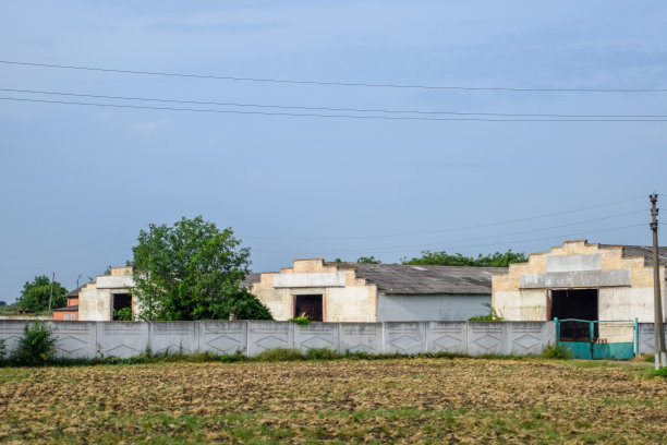 苏联用来储存机械和农业原料的机库图片下载