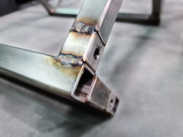 近距离焊接不锈钢方管框架选择焦点图片下载