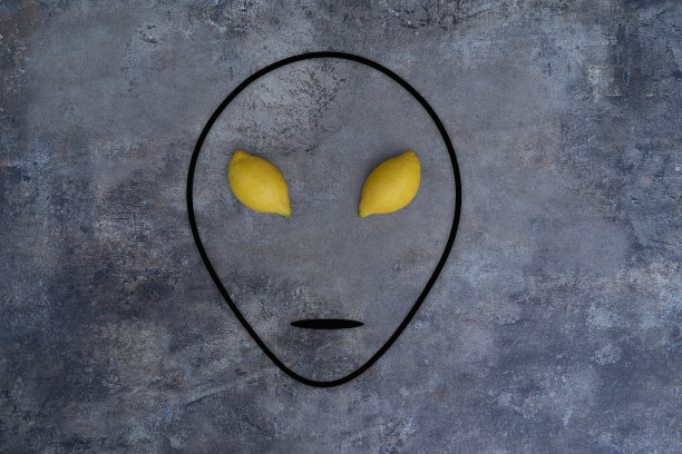 两个柠檬风格的外星人。图片下载