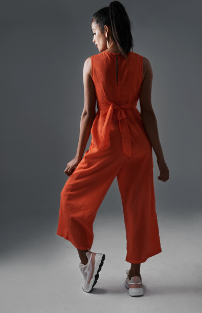 为美女让路图片下载