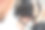 近距离男性手持专业相机拍照。图片下载