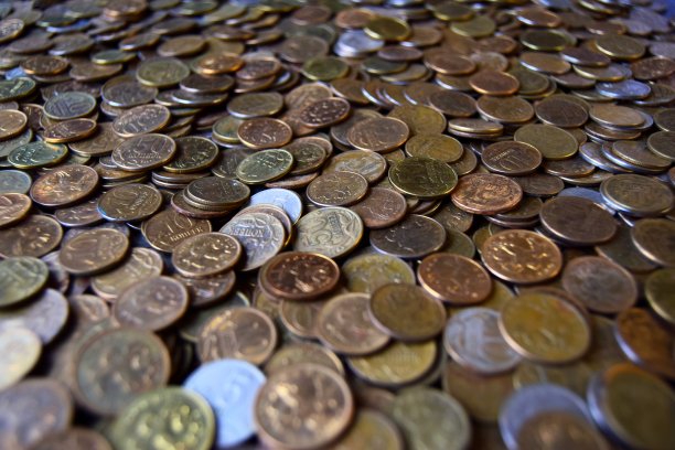 质感俄罗斯钱币，经营理念时间就是金钱，俄罗斯钱币。特写和柔焦。图片下载