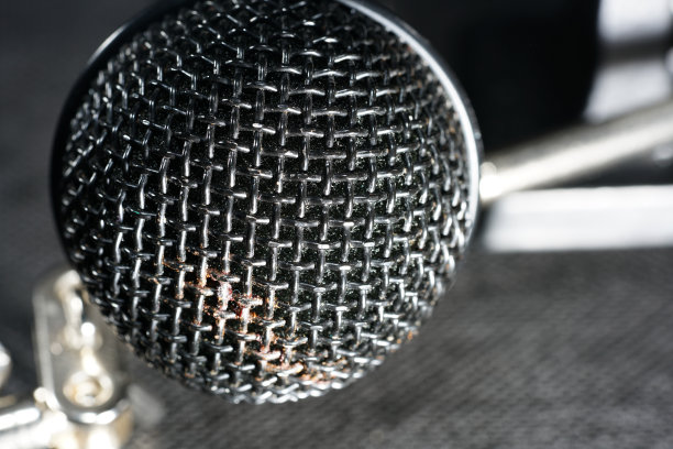 麦克风用钢丝网网拍摄在工作室用闪光灯图片下载