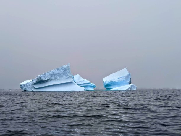 雾中的冰山图片下载