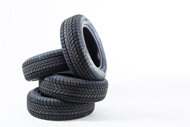 汽车轮胎孤立在白色背景上。图片下载