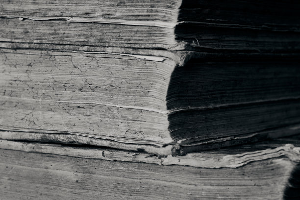 用有纹理的纸把旧书收起来。的背景。黑白图像。古董的概念。图片下载