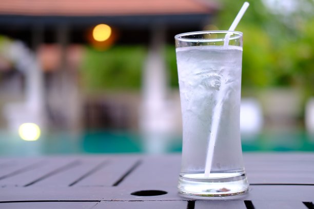 近距离饮用水图片下载