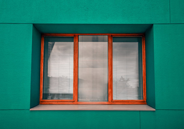 墙上的木窗图片下载