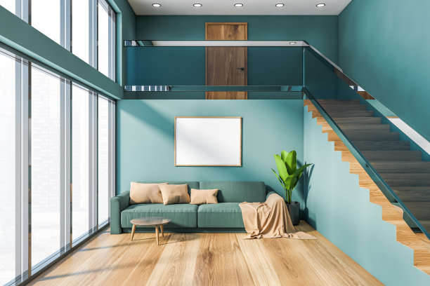 蓝色的客厅，沙发，楼梯和海报图片下载