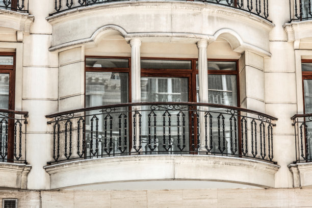 优雅的宫殿正面，19世纪建筑在伊斯坦布尔图片下载