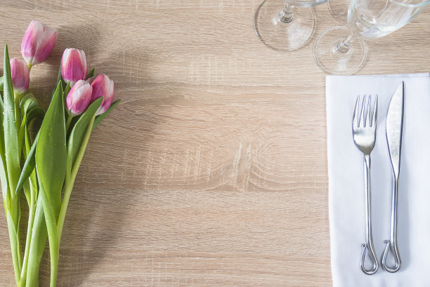 漂亮的餐桌摆设图片下载