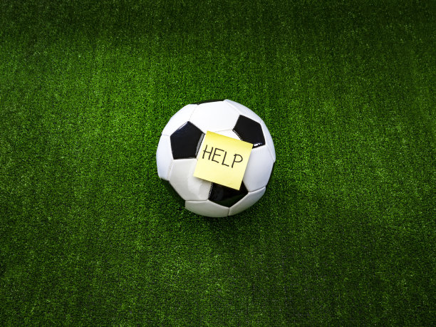 带有帮助题词的足球图片下载