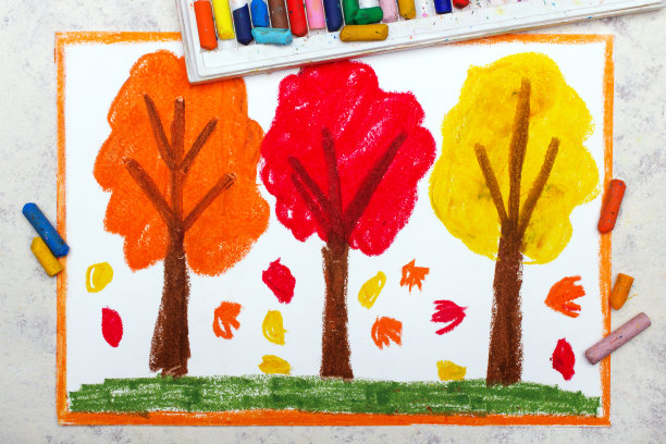 彩色图画照片:秋天的风景，树木与黄色，橙色和红色的叶子图片下载