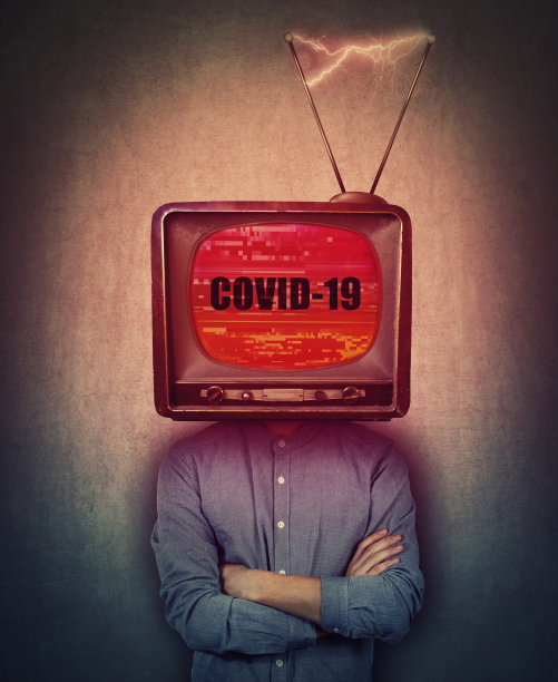 旧电视盒取代了记者头，在屏幕上显示最新的新闻。警告快速传播的新冠肺炎。大流行风险，致命的冠状病毒疫情暴发感染人类。图片下载