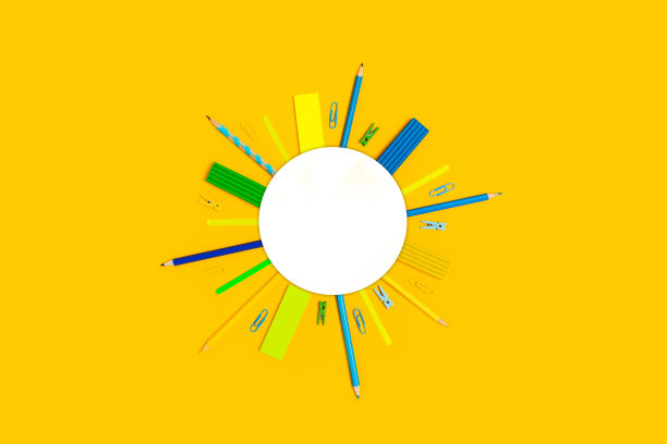 黄色背景是学校用品。图片下载