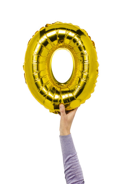 气球上字母O，手牵着手孤立背景。概念婚礼，情人节，照片专区，情侣。横幅平躺，俯视图图片下载