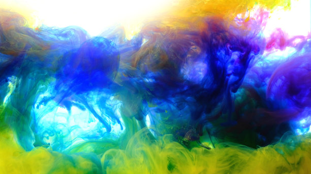 彩色水滴在水，抽象的颜色混合，墨水滴在水颜色混合涂料上彩色墨水在水图片下载