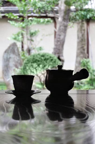 桌上的日本茶具图片下载