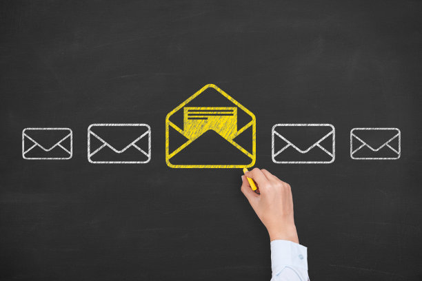 电子邮件营销概念的黑板背景图片下载