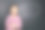 对话框:可爱的亚洲小女孩在教室的黑板前图片下载