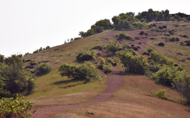 一条通往山顶的小路，靠近查波拉堡图片下载
