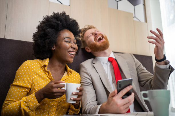 同事们喝咖啡休息图片下载