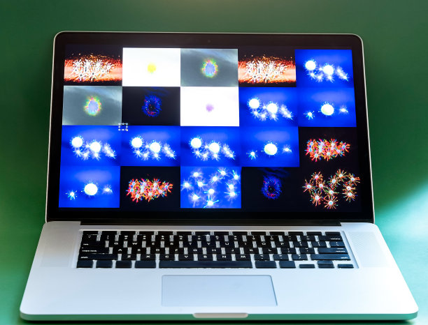 笔记本电脑的冠状病毒屏幕保护程序图片下载