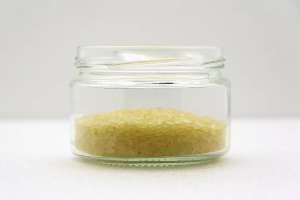 白底大米玻璃罐，侧视图图片下载