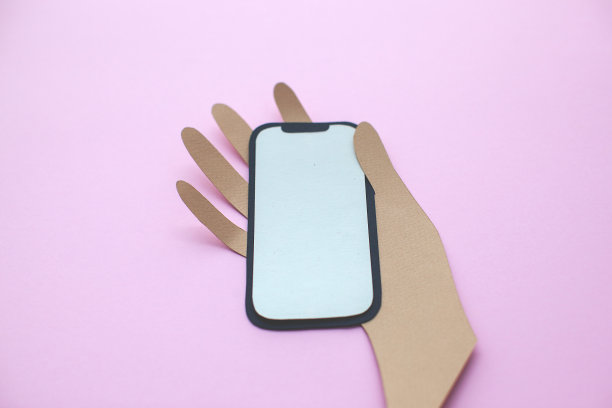 手头有一个纸电话。图片下载